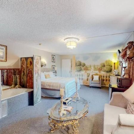 Jacuzzi Suite 206 At Tradewinds Eureka Springs Buitenkant foto