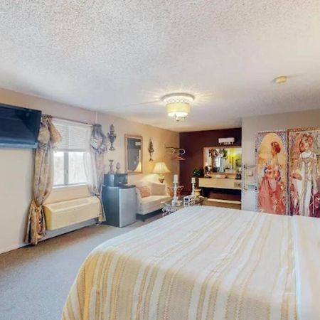 Jacuzzi Suite 206 At Tradewinds Eureka Springs Buitenkant foto